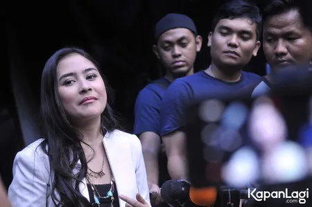 Foto Prilly Latuconsina