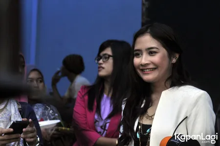 Foto Prilly Latuconsina