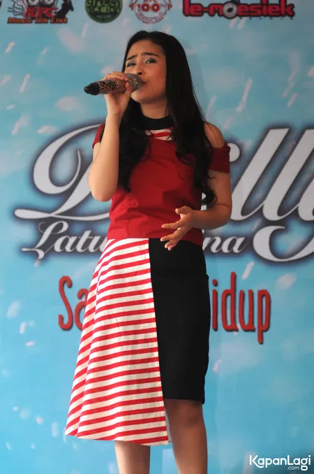 Foto Prilly Latuconsina