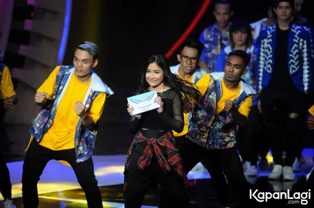 Foto Prilly Latuconsina