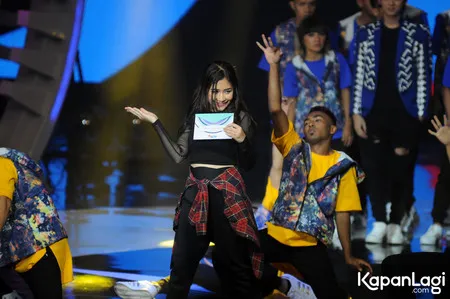 Foto Prilly Latuconsina