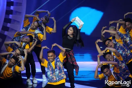 Foto Prilly Latuconsina