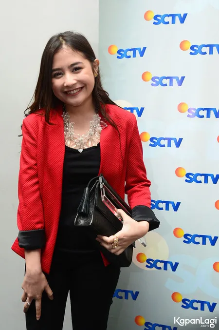 Foto Prilly Latuconsina
