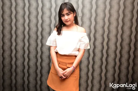 Foto Prilly Latuconsina