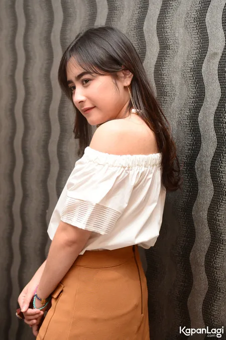 Foto Prilly Latuconsina