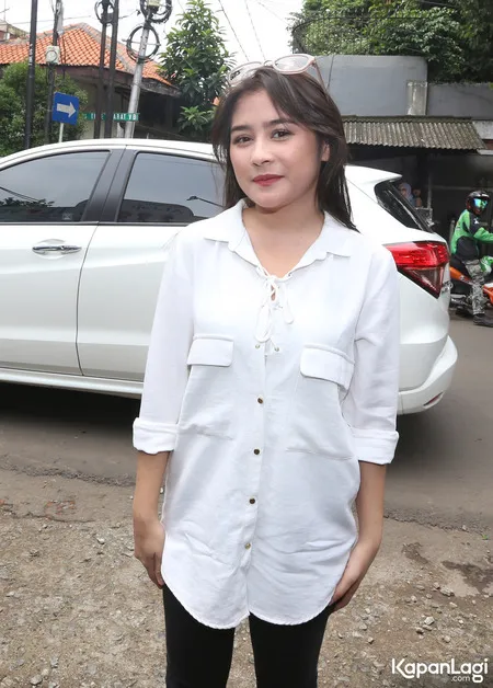 Foto Prilly Latuconsina
