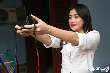 Foto Prilly Latuconsina