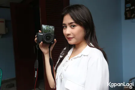Foto Prilly Latuconsina