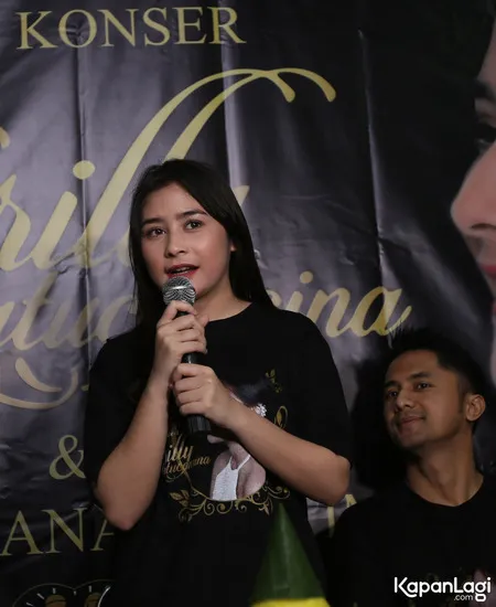 Foto Prilly Latuconsina