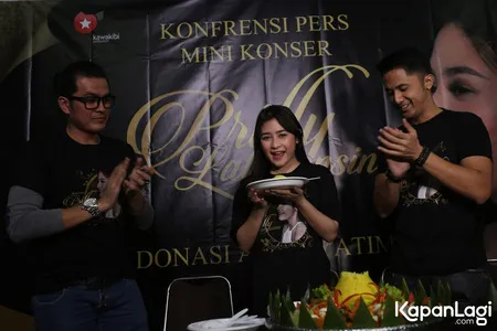 Foto Prilly Latuconsina