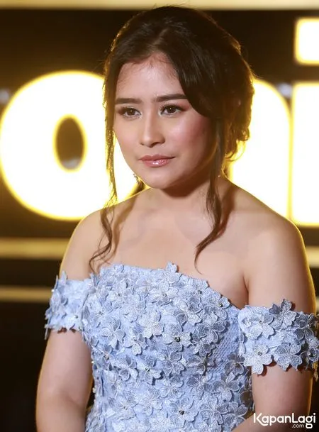 Foto Prilly Latuconsina