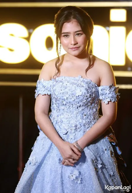 Foto Prilly Latuconsina