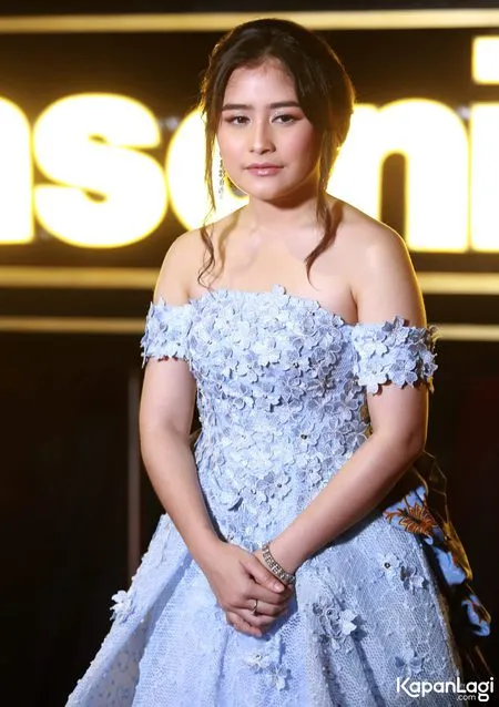 Foto Prilly Latuconsina