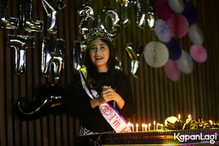 Foto Prilly Latuconsina