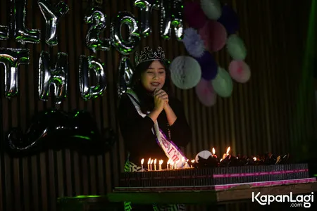 Foto Prilly Latuconsina