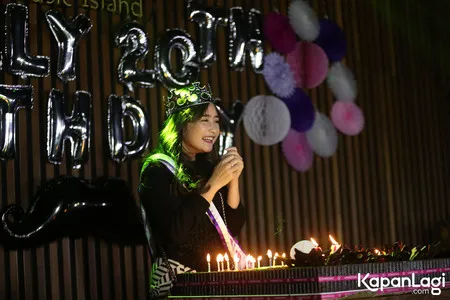 Foto Prilly Latuconsina