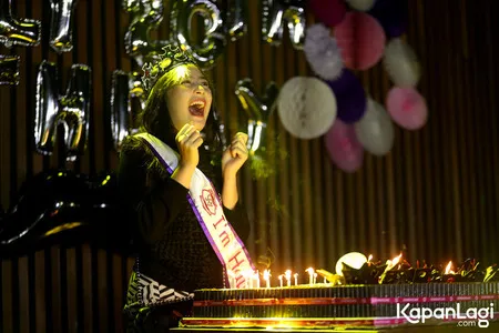 Foto Prilly Latuconsina