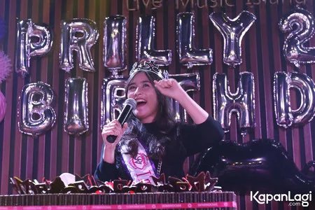 Foto Prilly Latuconsina