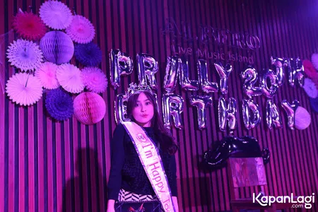 Foto Prilly Latuconsina