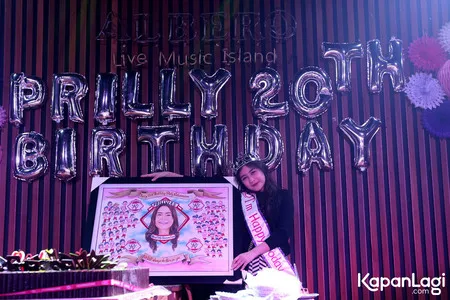 Foto Prilly Latuconsina