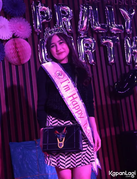 Foto Prilly Latuconsina