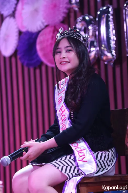 Foto Prilly Latuconsina