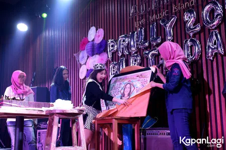 Foto Prilly Latuconsina