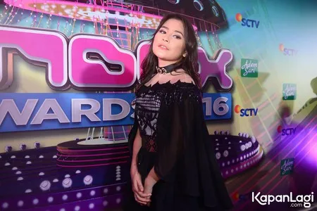 Foto Prilly Latuconsina