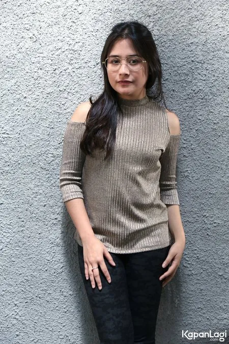 Foto Prilly Latuconsina