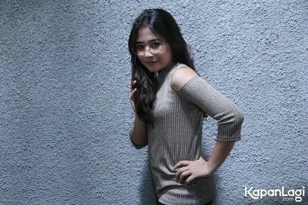 Foto Prilly Latuconsina