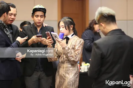 Foto Prilly Latuconsina