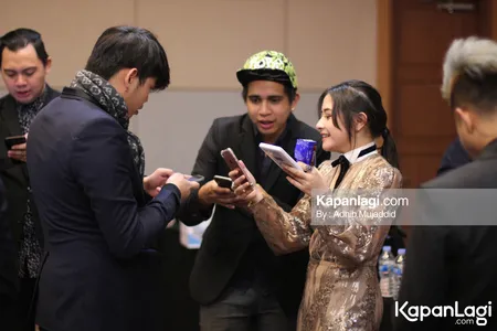 Foto Prilly Latuconsina