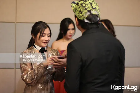 Foto Prilly Latuconsina