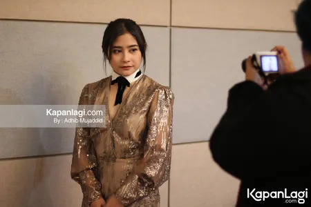 Foto Prilly Latuconsina