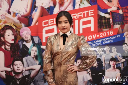 Foto Prilly Latuconsina