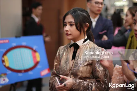 Foto Prilly Latuconsina