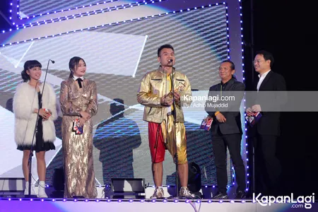 Foto Prilly Latuconsina