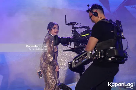 Foto Prilly Latuconsina