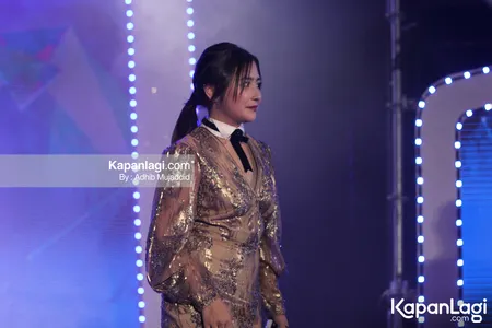 Foto Prilly Latuconsina