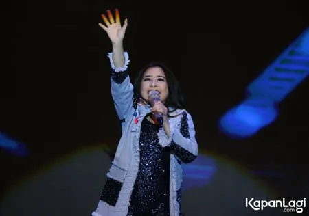 Foto Prilly Latuconsina