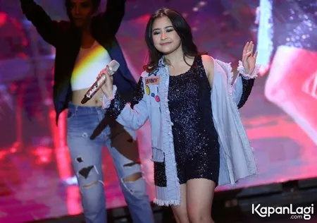 Foto Prilly Latuconsina