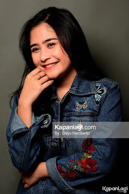Foto Prilly Latuconsina