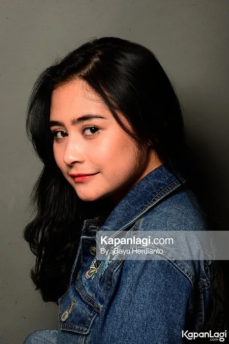 Foto Prilly Latuconsina