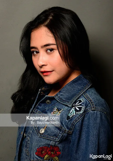 Foto Prilly Latuconsina