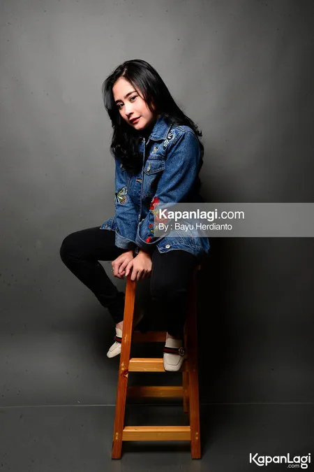 Foto Prilly Latuconsina