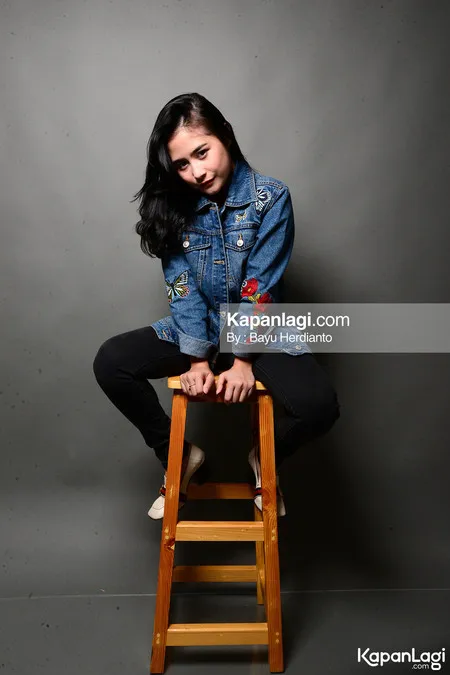 Foto Prilly Latuconsina