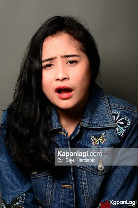 Foto Prilly Latuconsina