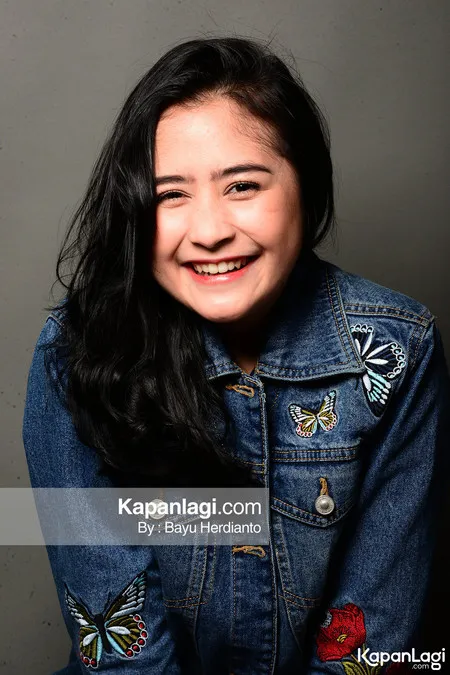 Foto Prilly Latuconsina