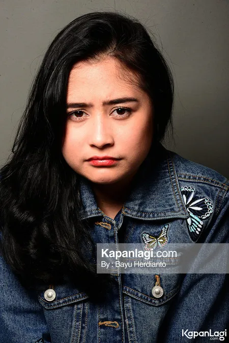 Foto Prilly Latuconsina