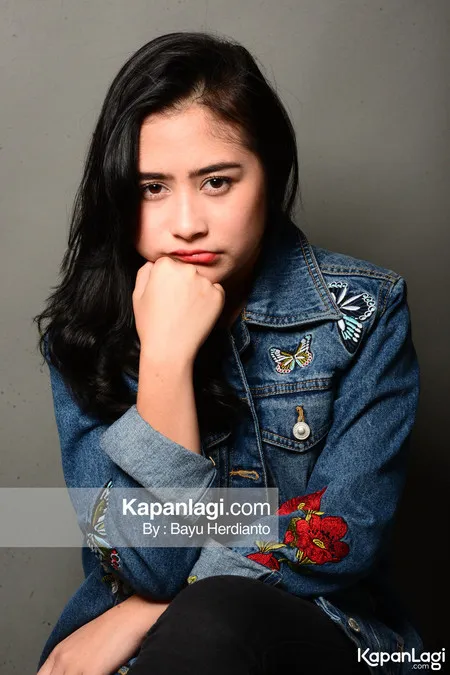 Foto Prilly Latuconsina